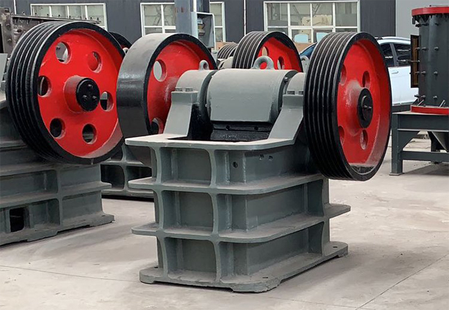 When the jaw crusher equipment returns material, it should be stopped for inspection