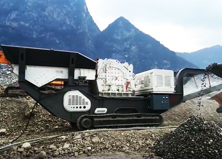 Crawler type screening mobile crushing station